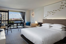 Waterstone Resort & Marina Boca Raton, Curio Collection by Hilton