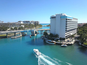 Waterstone Resort & Marina Boca Raton, Curio Collection by Hilton