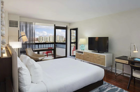 Waterstone Resort & Marina Boca Raton, Curio Collection by Hilton