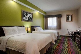 Days Inn & Suites by Wyndham Bonita Springs North Naples