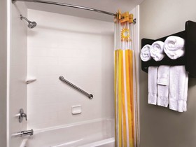 La Quinta Inn & Suites by Wyndham Bonita Springs Naples N.
