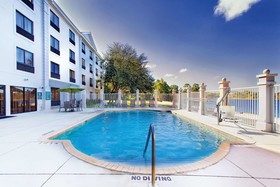 La Quinta Inn & Suites by Wyndham Bonita Springs Naples N.