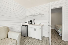 The Retreat At Anna Maria Island Inn