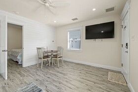 The Retreat At Anna Maria Island Inn