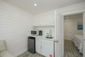 The Retreat At Anna Maria Island Inn