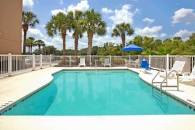 Microtel Inn & Suites by Wyndham Bushnell