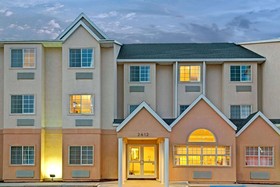 Microtel Inn & Suites by Wyndham Bushnell