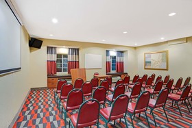 Microtel Inn & Suites by Wyndham Bushnell