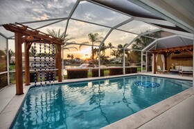 Riviera Delphin Epic Sunsets