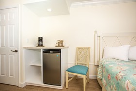Tween Waters Inn