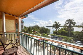 Tween Waters Inn