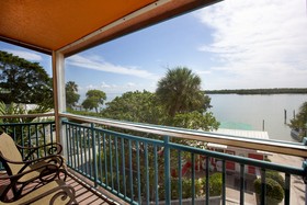 Tween Waters Inn