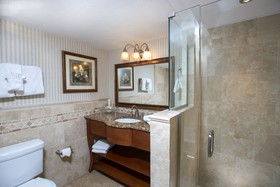 Tween Waters Inn
