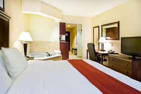 Holiday Inn Express Hotel & Suites Clewiston
