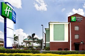 Holiday Inn Express Hotel & Suites Clewiston
