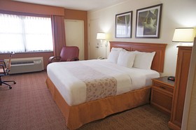 La Quinta Inn & Suites by Wyndham Coral Springs University Drive
