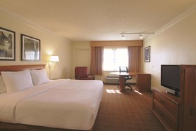 La Quinta Inn & Suites by Wyndham Coral Springs University Drive