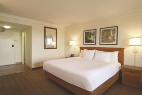 La Quinta Inn & Suites by Wyndham Coral Springs University Drive