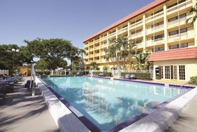 La Quinta Inn & Suites by Wyndham Coral Springs University Drive