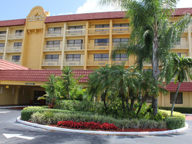 La Quinta Inn & Suites by Wyndham Coral Springs University Drive