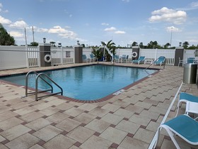 Holiday Inn Express & Suites Orlando South-Davenport