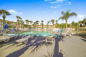 Days Inn by Wyndham Daytona Beach Speedway