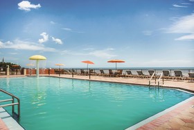 La Quinta Inn & Suites by Wyndham Oceanfront Daytona Beach