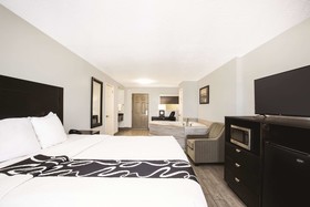 La Quinta Inn & Suites by Wyndham Oceanfront Daytona Beach