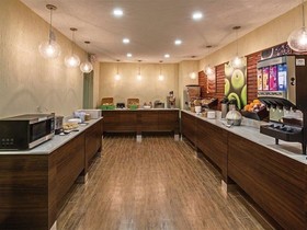 La Quinta Inn & Suites by Wyndham Oceanfront Daytona Beach
