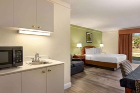 Baymont by Wyndham Daytona Beach/Intl Speedway