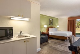 Baymont by Wyndham Daytona Beach/Intl Speedway