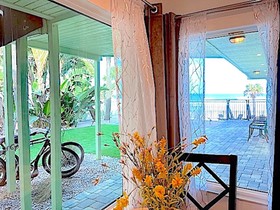 Mick's Beach Hideaway