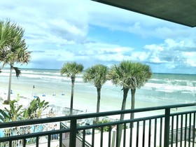 Mick's Beach Hideaway