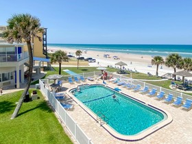 Ocean Court Beachfront Hotel