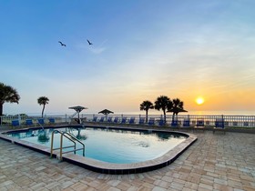 Ocean Court Beachfront Hotel