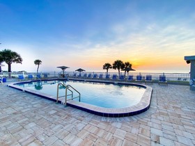 Ocean Court Beachfront Hotel