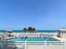Ocean Court Beachfront Hotel