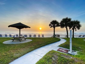 Ocean Court Beachfront Hotel