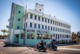 Streamline Hotel