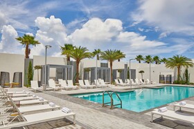 The Daytona, Autograph Collection