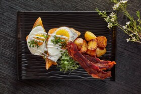 The Daytona, Autograph Collection