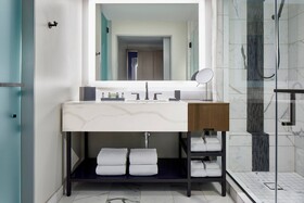 The Daytona, Autograph Collection