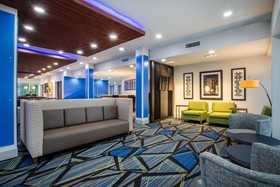Holiday Inn Express & Suites Deland South