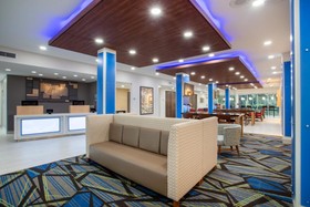Holiday Inn Express & Suites Deland South