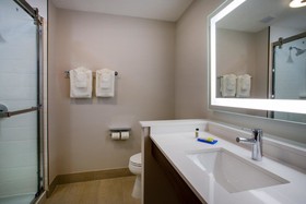 Holiday Inn Express & Suites Deland South