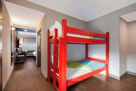 Tru by Hilton Destin