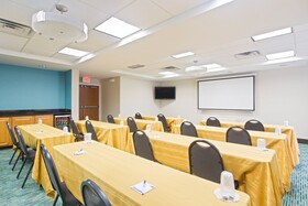 Holiday Inn Express & Suites Clearwater North - Dunedin