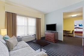 Holiday Inn Express & Suites Clearwater North - Dunedin