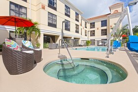 Holiday Inn Express & Suites Clearwater North - Dunedin