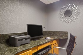 Holiday Inn Express & Suites Clearwater North - Dunedin